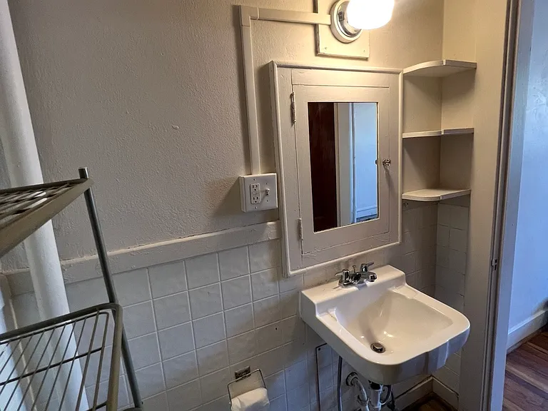 910 Greenwood Ave #5 — Photo 6