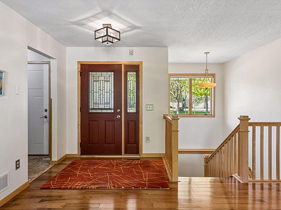 3rd image of 2215 Greenfield Dr E