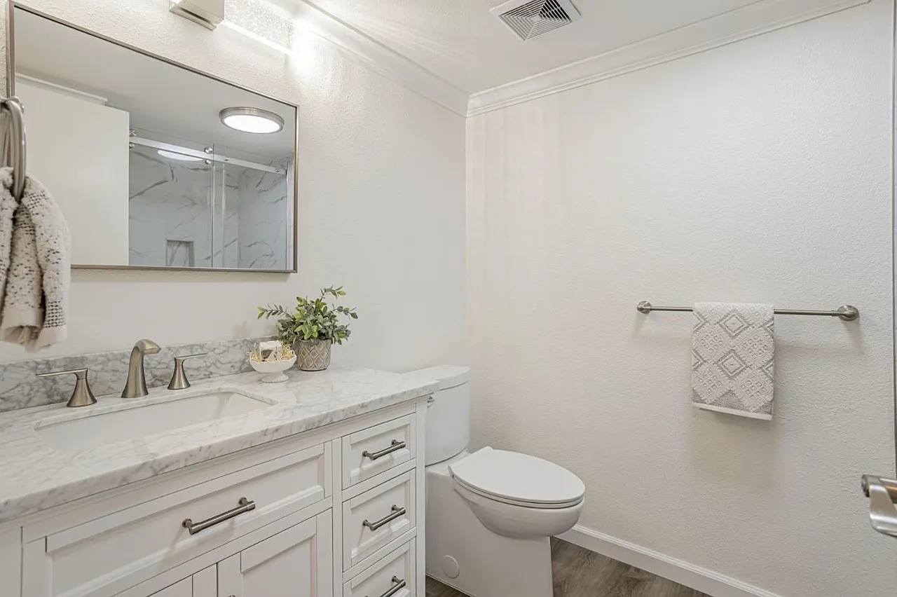 133 Cheltenham Way — Photo 2