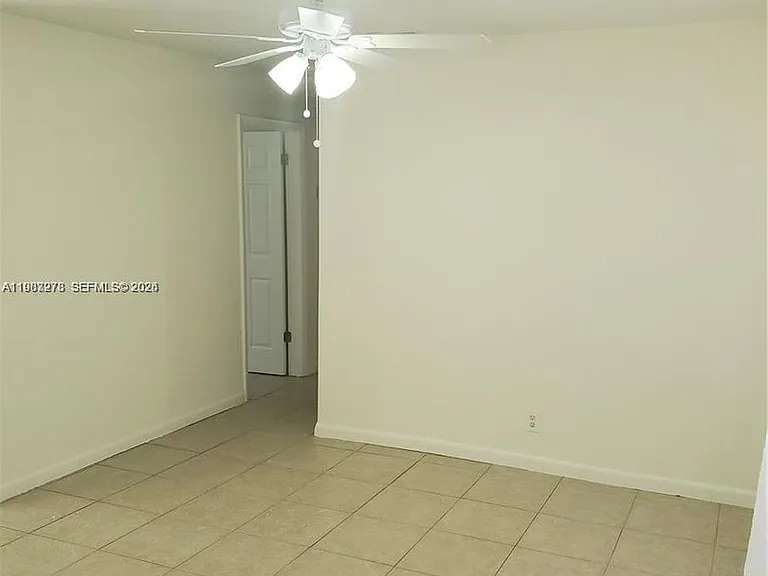 831 SW 14th Ct — Photo 4
