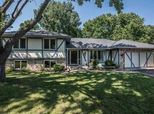 12 Knoll Cir W, Burnsville, MN 55337
