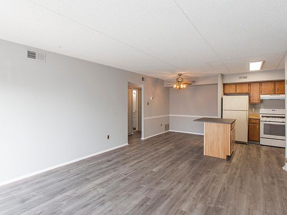 4th image of 6912 Hilltop Dr #160