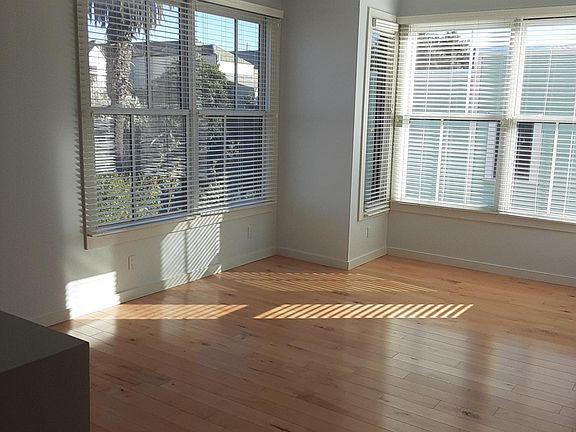 3rd image of 1015 Shotwell St #1