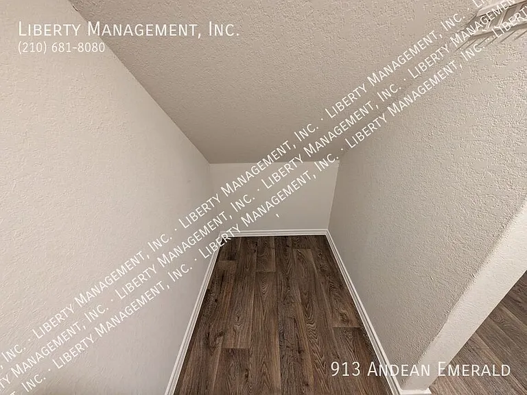913 Andean Emerald — Photo 11