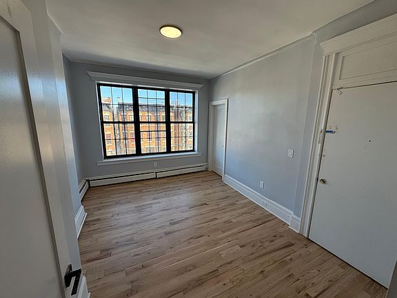 3rd image of 81 Bostwick Ave #G2
