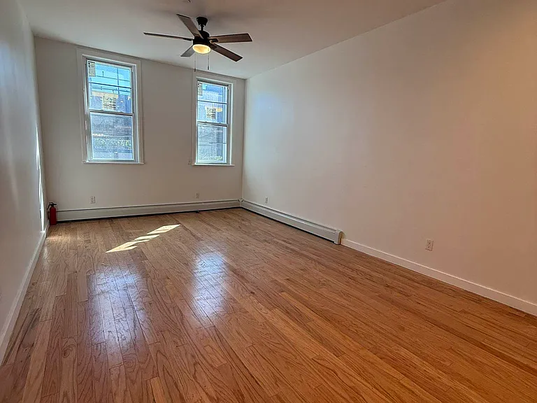 1569 Broadway #B — Photo 3