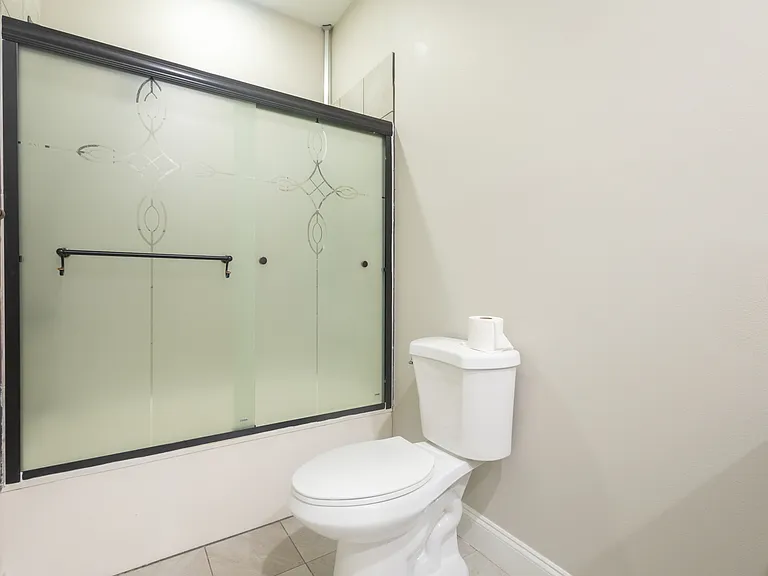 557 Valparaiso Pkwy — Photo 17