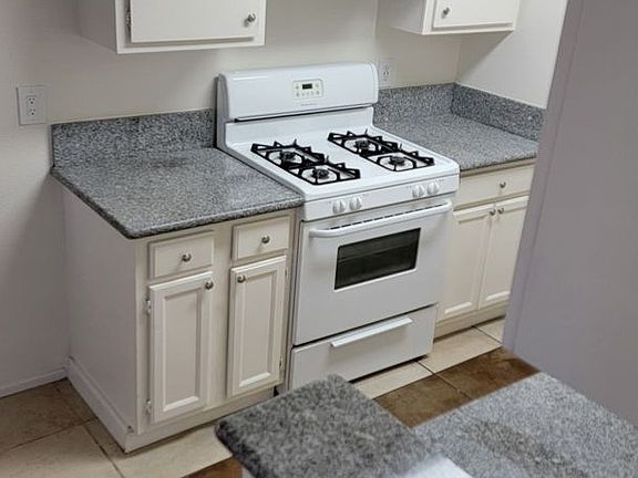 4th image of 6726 Woodley Ave APT 211