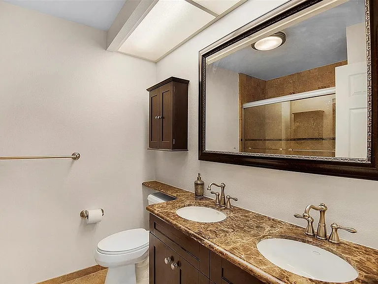 5760 Owensmouth Ave — Photo 10