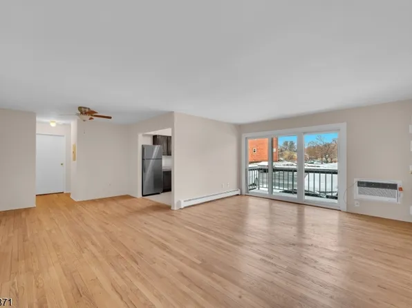 28 Deanna Dr #51, Hillsborough Twp., NJ 08844