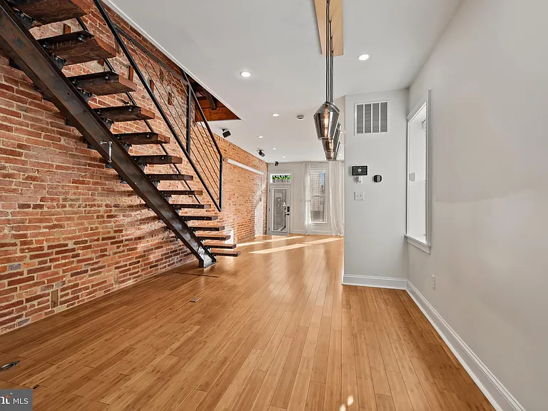 412 E Lanvale St — Photo 6