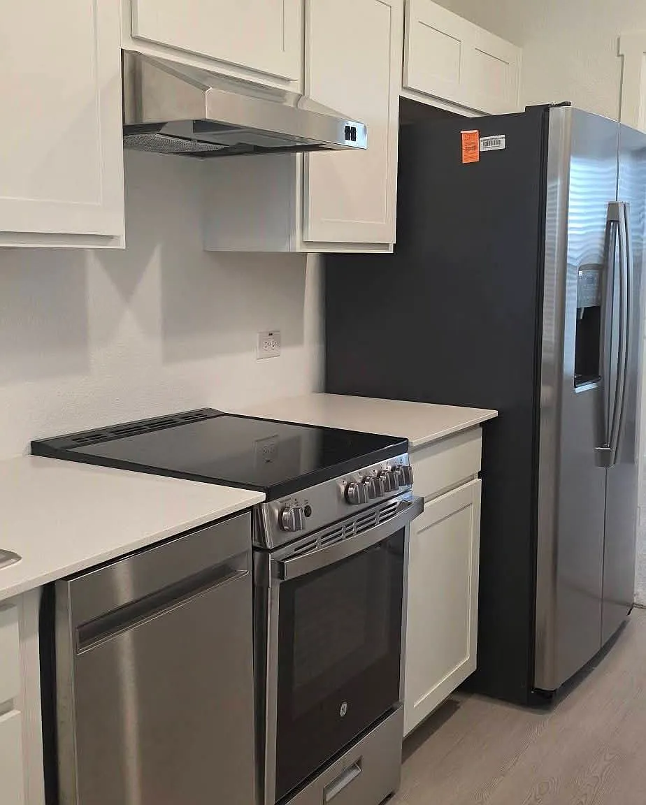 1 bed, 661 sqft, $1,300 — Photo 3