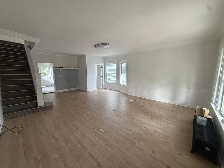 513 N Irving Ave — Photo 2