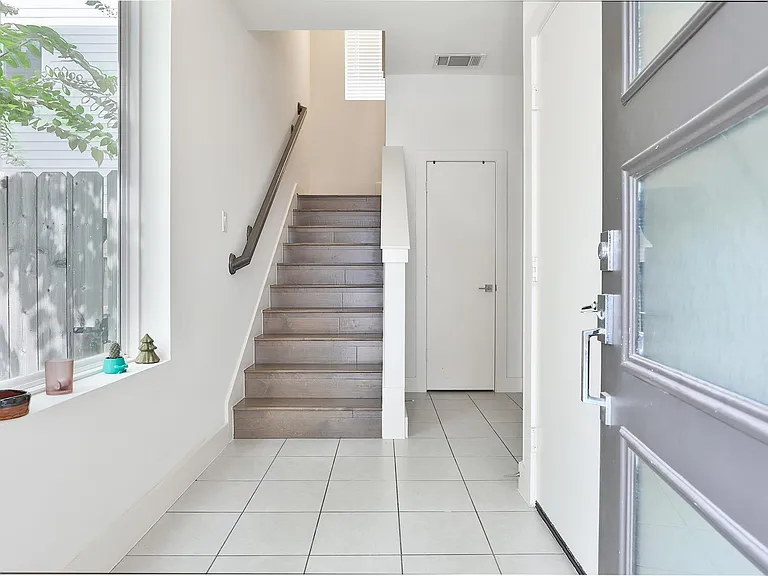 4811 Martin Oaks Ln — Photo 3