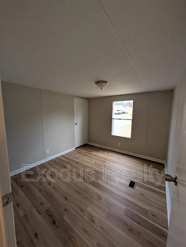 Building Photo - 45 Castle Wood
