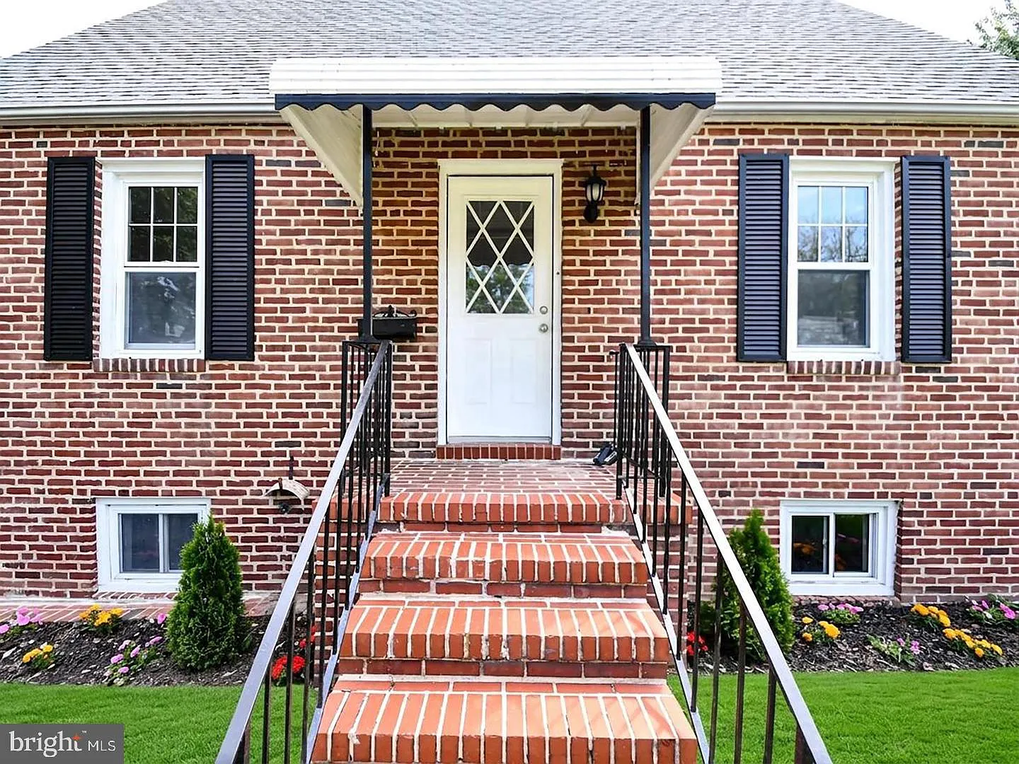 4 bed, 3.0 bath, 2325 sqft, $3,000 — Photo 4