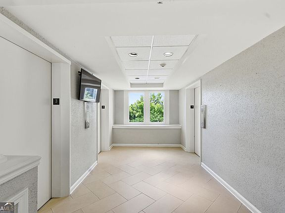 4th image of 2479 Peachtree Rd NE APT 317