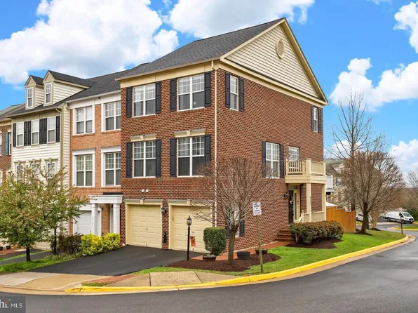 8102 Dove Cottage Ct, Lorton, VA 22079