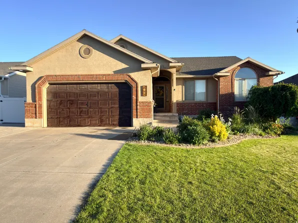 955 W 25 N, Clearfield, UT 84015