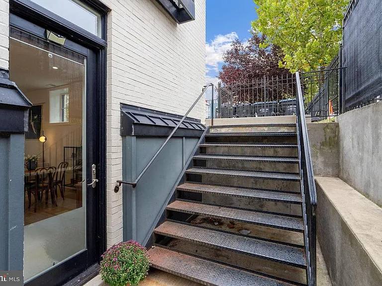 1211 G St SE #1 — Photo 19