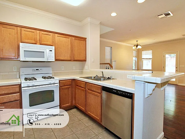 2109 Vienna Way — Photo 8