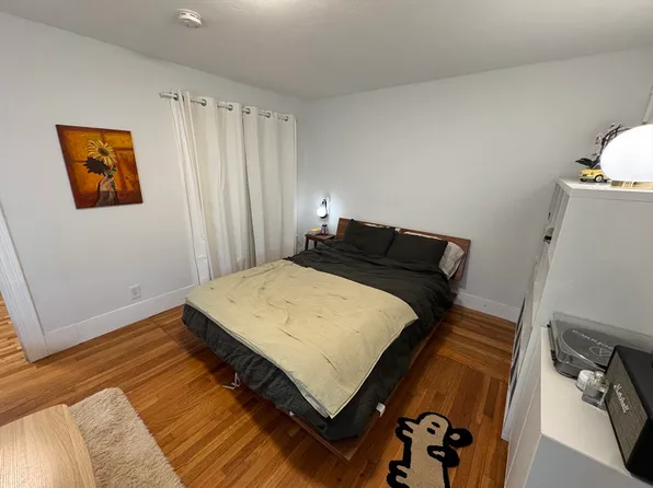 5 Blake St APT 4, Cambridge, MA 02140