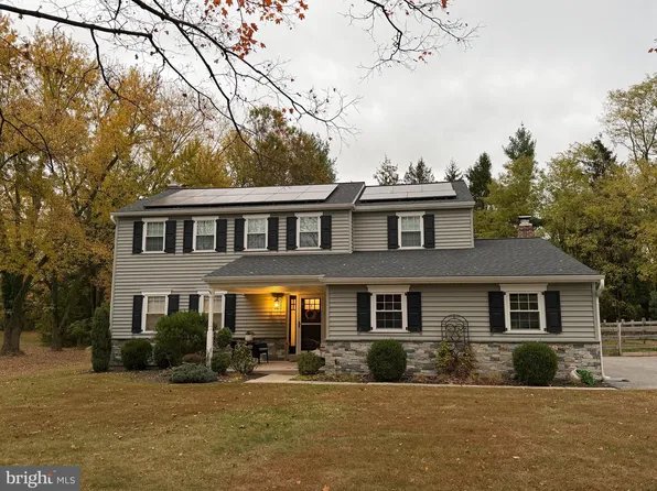 65 Hawthorne Ln, Phoenixville, PA 19460