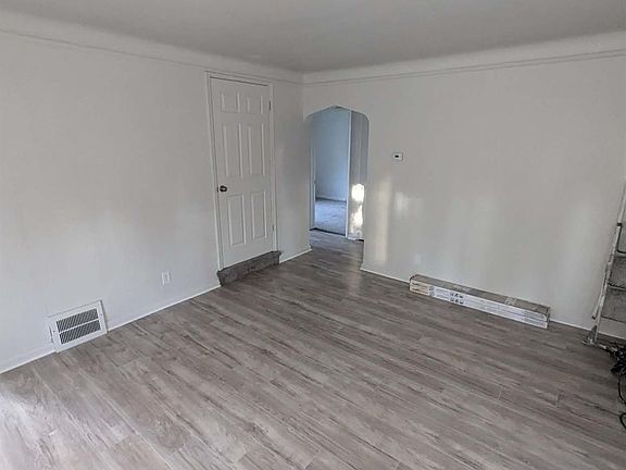 4th image of 18974 Westmoreland Rd