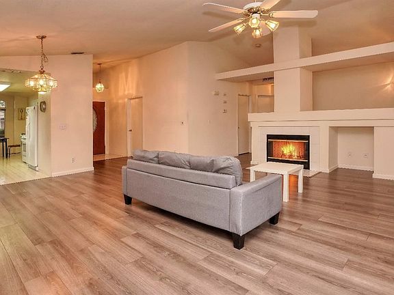 3rd image of 305 Culligan Ct