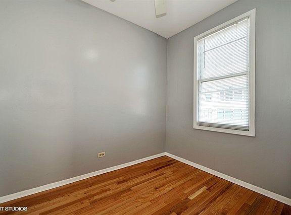 5th image of 1045 W Belmont Ave #3F
