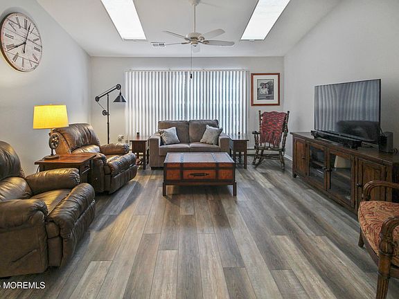 3rd image of 338 Gardenia Drive