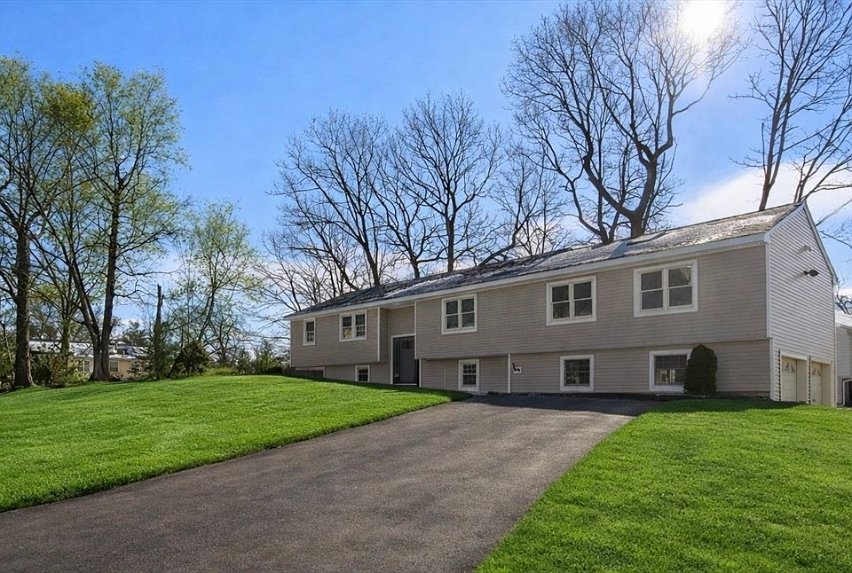 1st image of 54 Highland Glen Dr