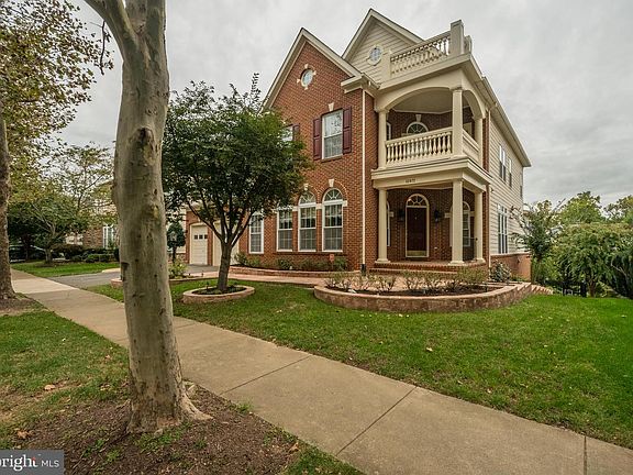 3rd image of 43972 Riverpoint Dr