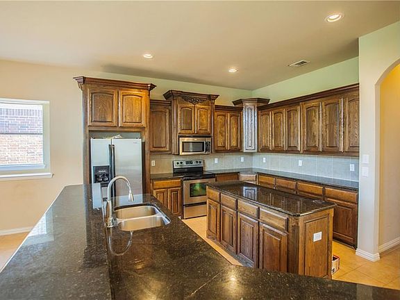 5th image of 205 Lacrosse Ln