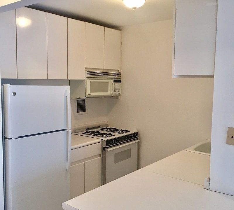 2nd image of 155 W 70th St APT 10H