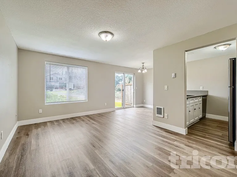 8617 NE 25th Cir — Photo 16