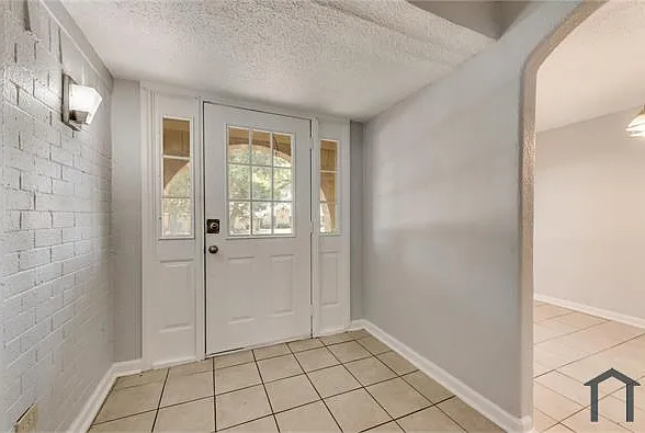 5 bed, 2246 sqft, $2,395 — Photo 3