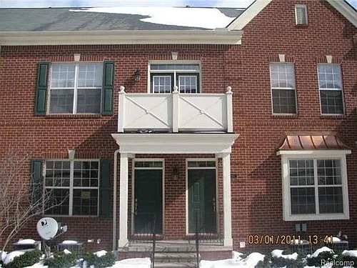 1160 Fountain View Cir Photo 1