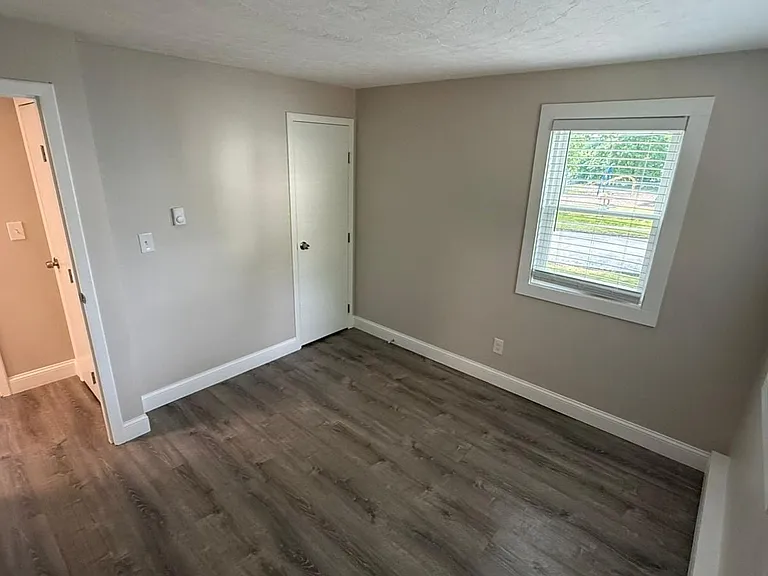 8-12 Perry St — Photo 24