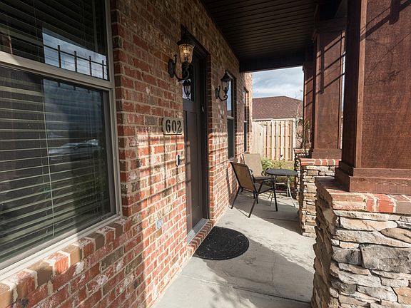 3rd image of 602 Shady Oaks Ln