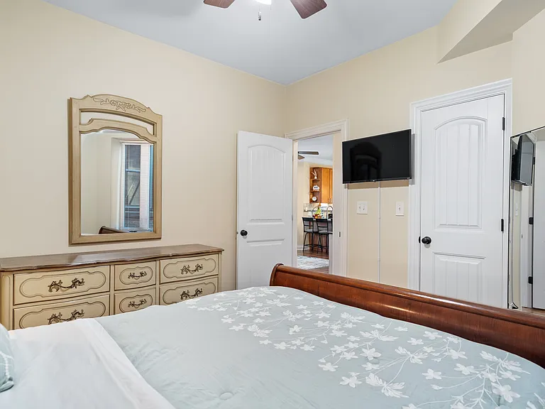 2117 W Irving Park Rd #3R — Photo 6