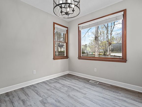 5th image of 201 Saddlebrooke Rd