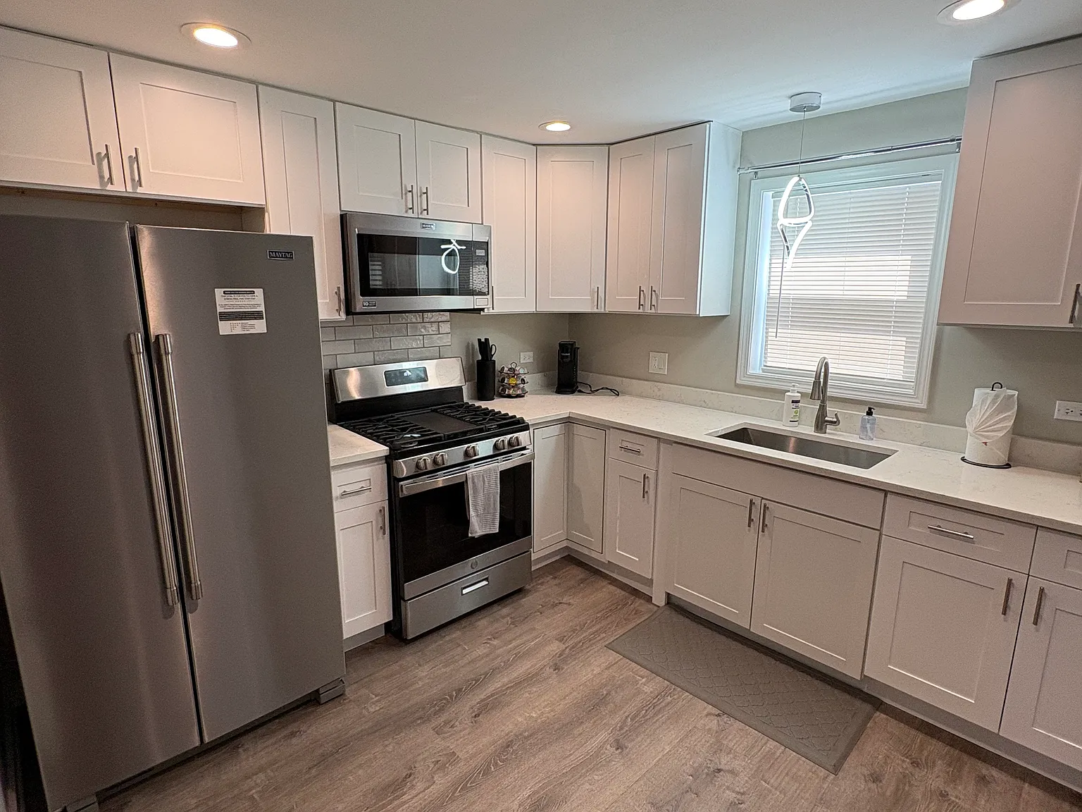 3 bed, 1.5 bath, $2,500 — Photo 2