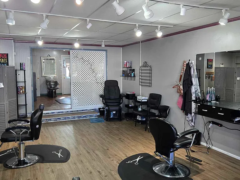 1112 Main St #1 — Photo 2