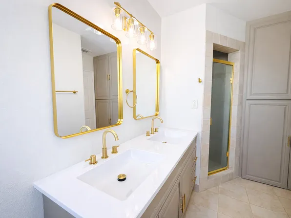 (undisclosed Address), Lakewood, CA 90712