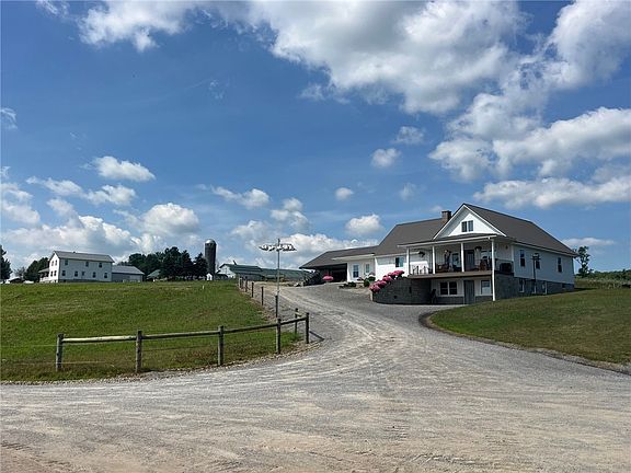 5th image of 7690 Banks Rd