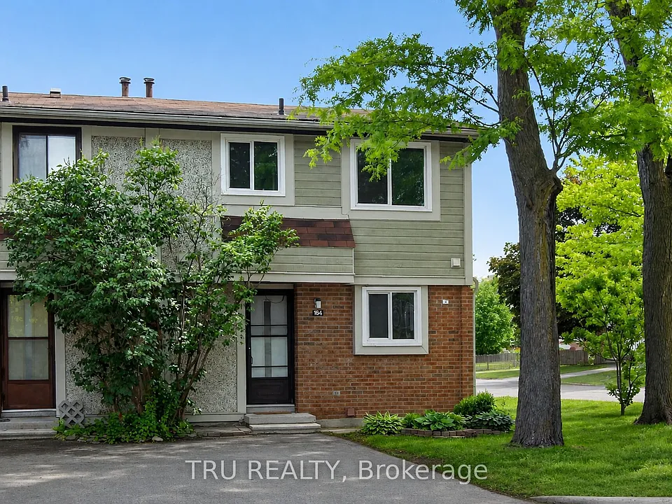164 Barrow Cres #16