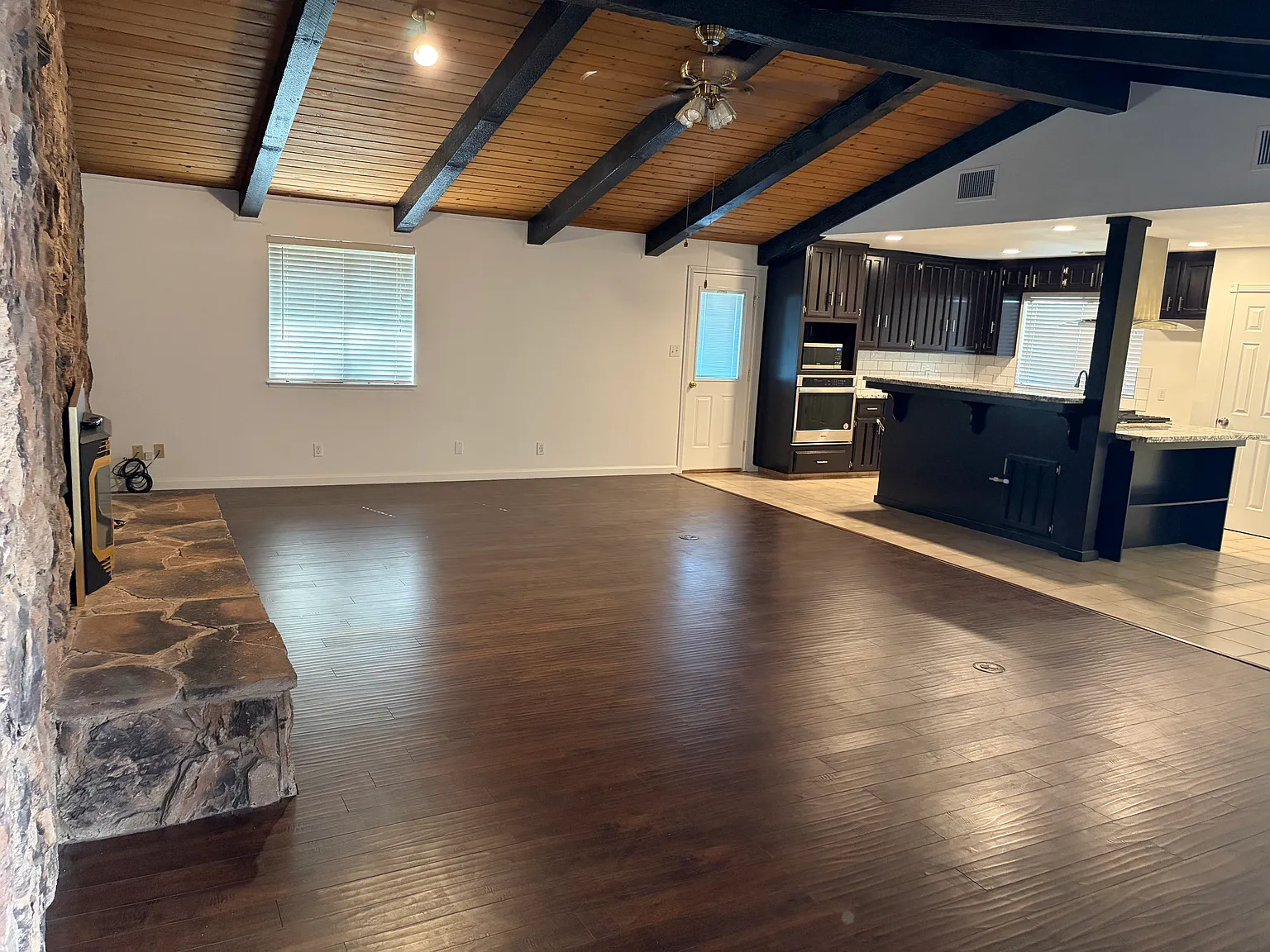 4 bed, 2100 sqft, $2,600 — Photo 3