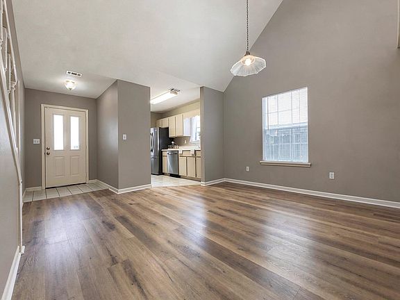 5th image of 409 Heritage Ct