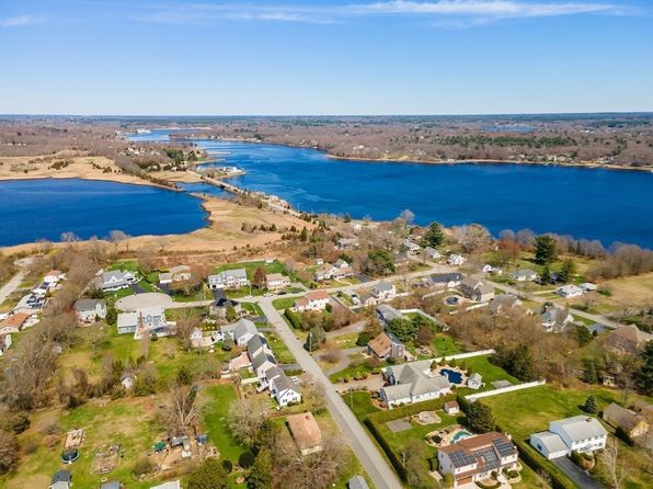75 Broad Cove St, Somerset, MA 02726